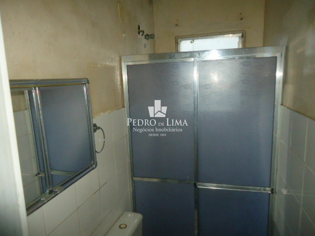 Predio misto na região da Penha
