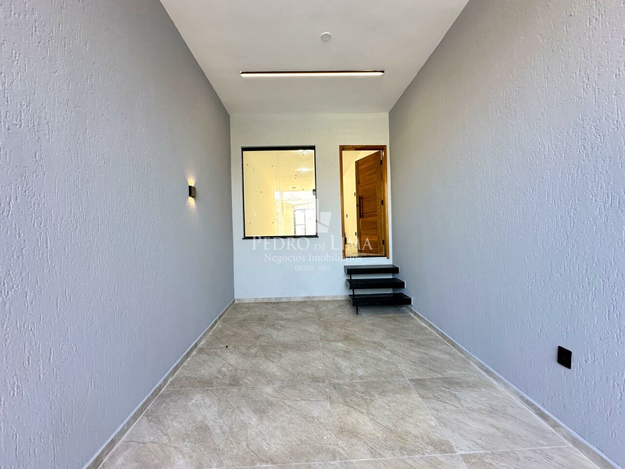 Sobrado frontal, 3 dormitórios sendo 1 suíte, piscina, 2 vagas e 130 m² na Ponte Rasa