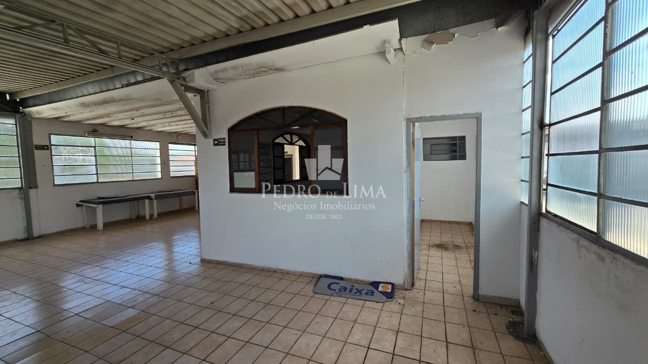 Loja com sobreloja de 1350m² acesso 2 ruas, Toda em piso frio, Fica no coração da Ponte Rasa  