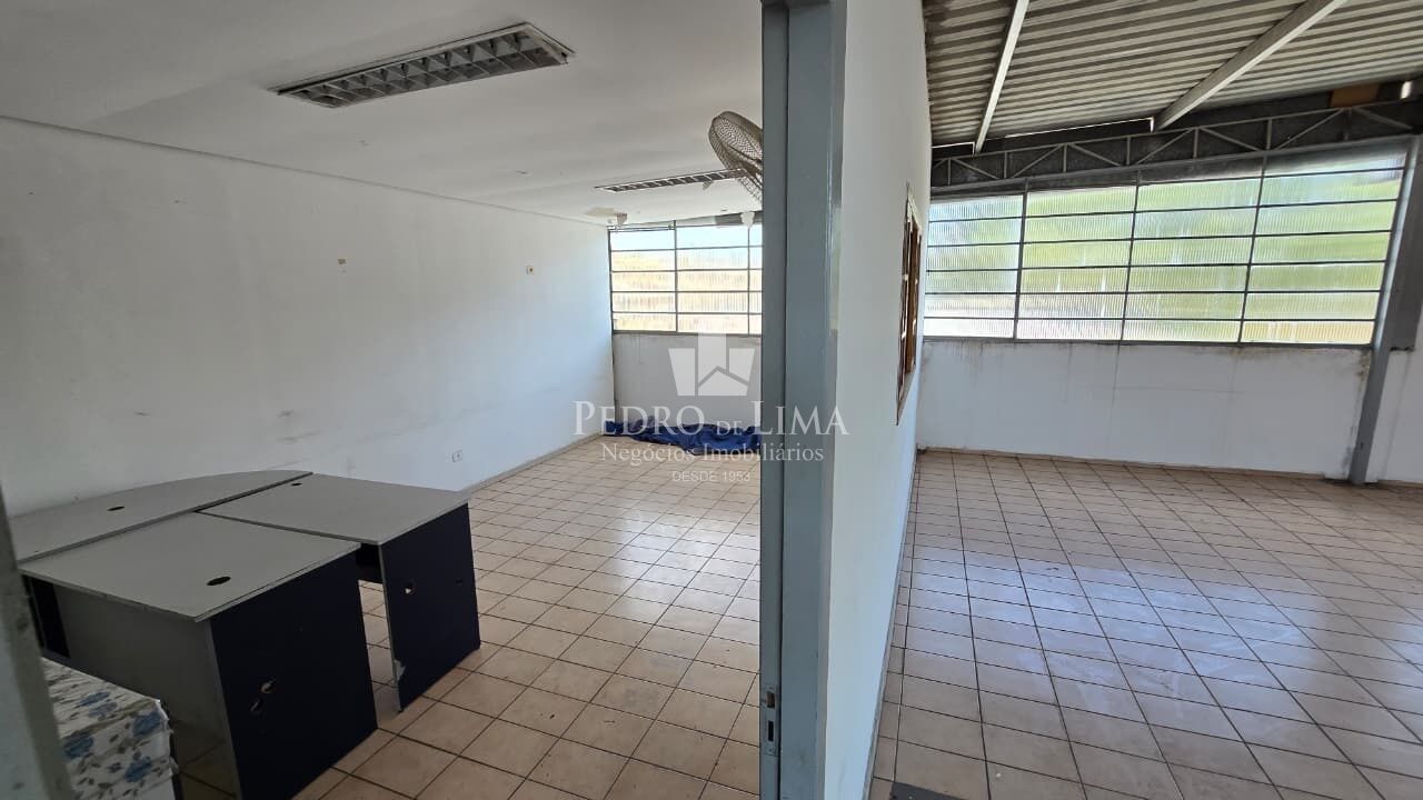 Loja com sobreloja de 1350m² acesso 2 ruas, Toda em piso frio, Fica no coração da Ponte Rasa  