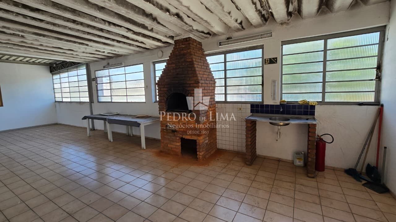 Loja com sobreloja de 1350m² acesso 2 ruas, Toda em piso frio, Fica no coração da Ponte Rasa  