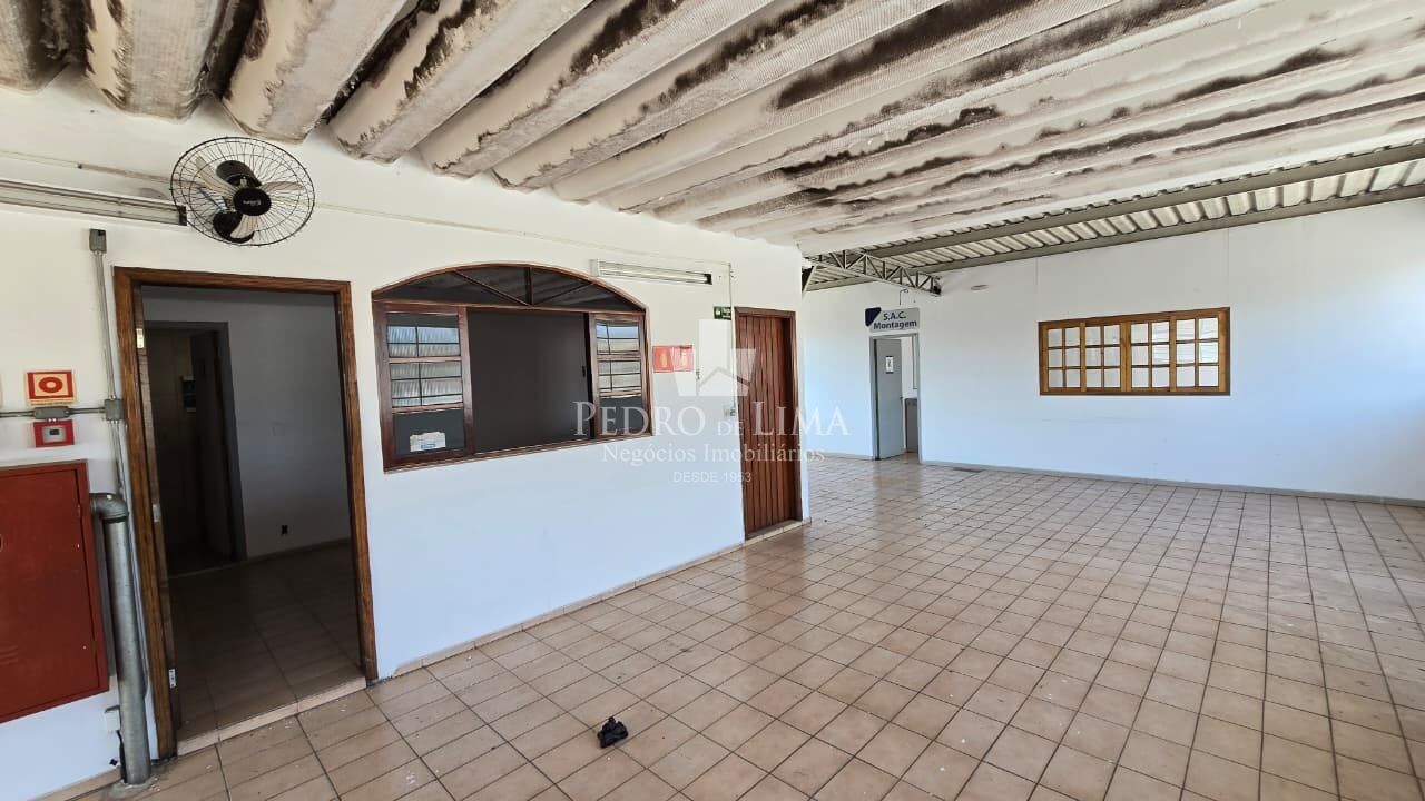 Loja com sobreloja de 1350m² acesso 2 ruas, Toda em piso frio, Fica no coração da Ponte Rasa  