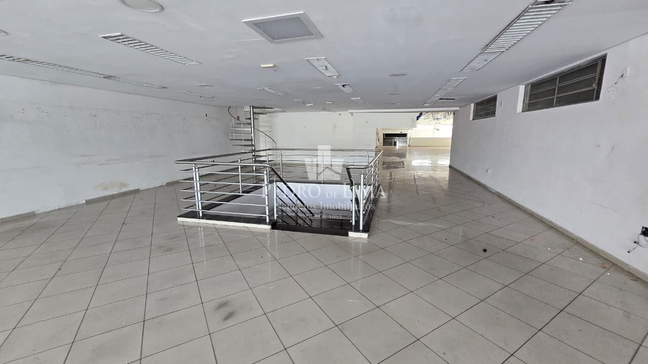 Loja com sobreloja de 1350m² acesso 2 ruas, Toda em piso frio, Fica no coração da Ponte Rasa  
