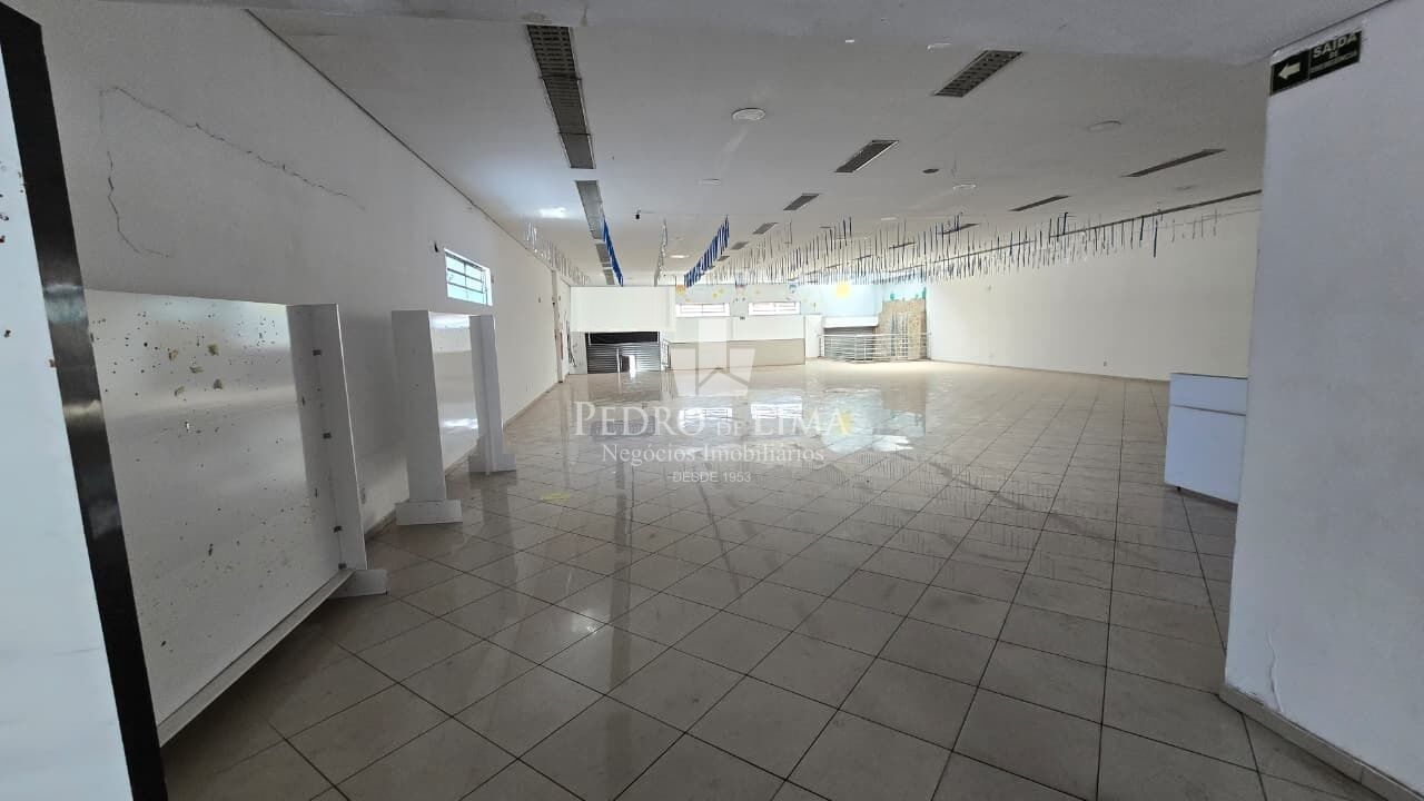 Loja com sobreloja de 1350m² acesso 2 ruas, Toda em piso frio, Fica no coração da Ponte Rasa  