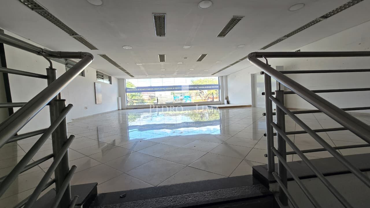Loja com sobreloja de 1350m² acesso 2 ruas, Toda em piso frio, Fica no coração da Ponte Rasa  