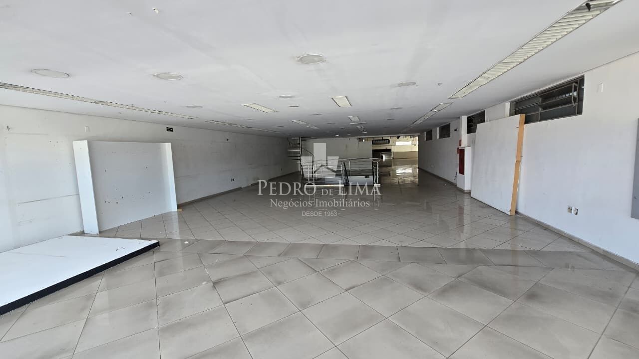 Loja com sobreloja de 1350m² acesso 2 ruas, Toda em piso frio, Fica no coração da Ponte Rasa  
