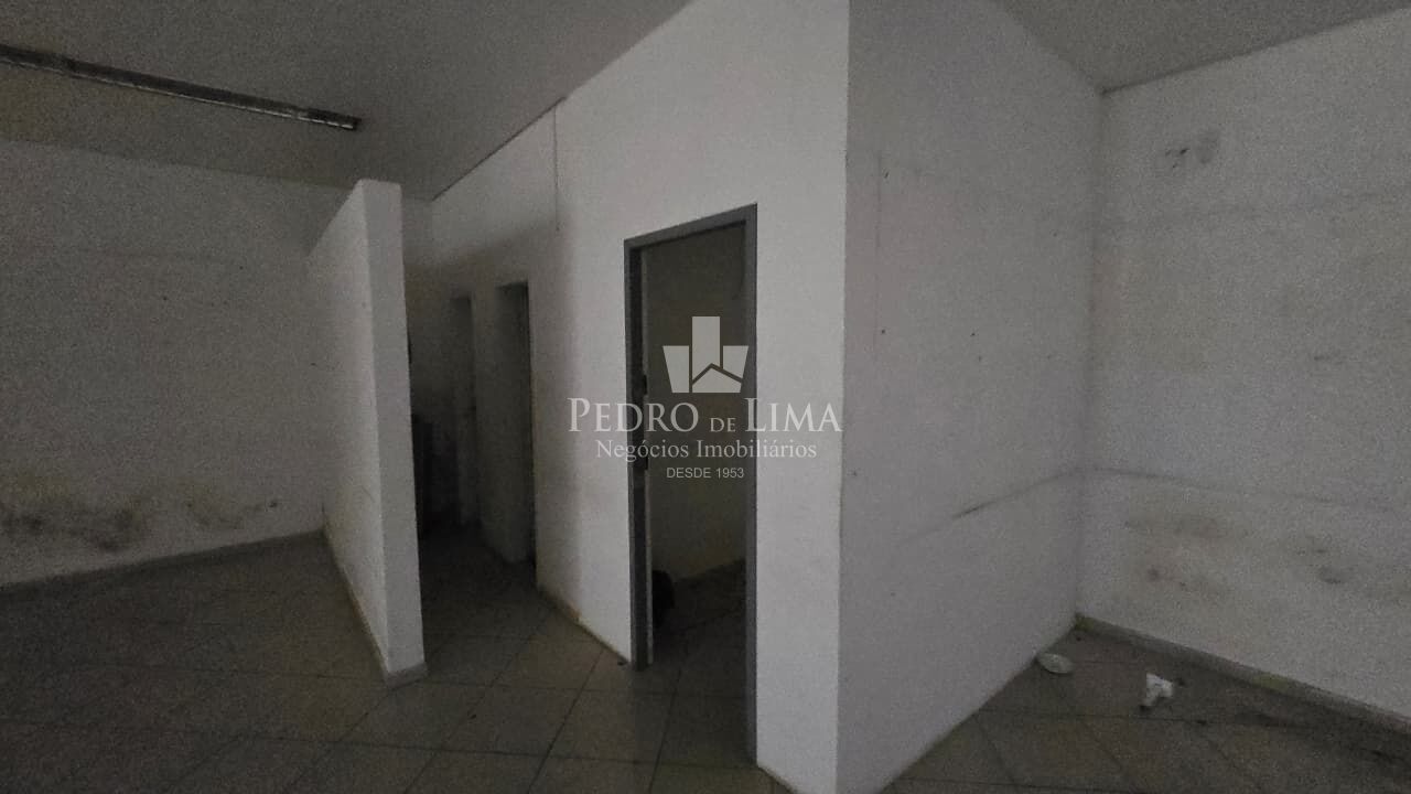 Loja com sobreloja de 1350m² acesso 2 ruas, Toda em piso frio, Fica no coração da Ponte Rasa  