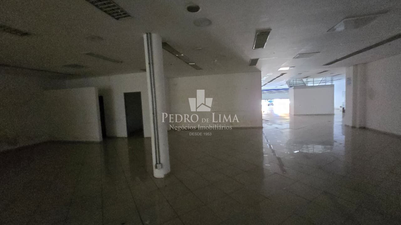 Loja com sobreloja de 1350m² acesso 2 ruas, Toda em piso frio, Fica no coração da Ponte Rasa  