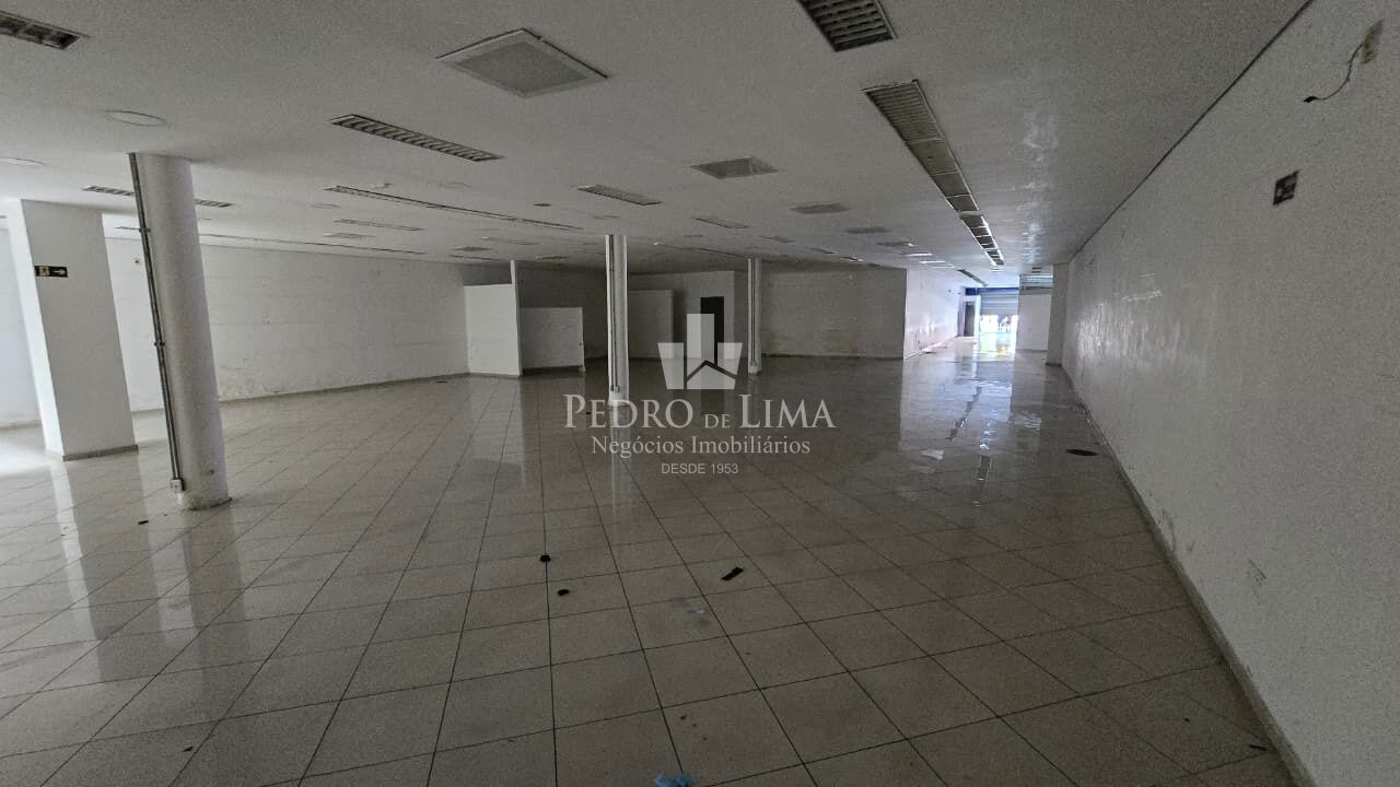 Loja com sobreloja de 1350m² acesso 2 ruas, Toda em piso frio, Fica no coração da Ponte Rasa  