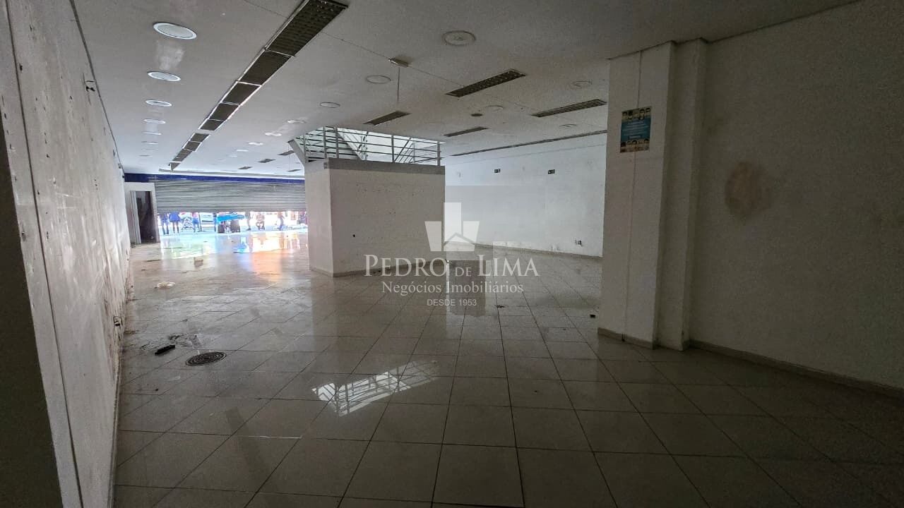 Loja com sobreloja de 1350m² acesso 2 ruas, Toda em piso frio, Fica no coração da Ponte Rasa  