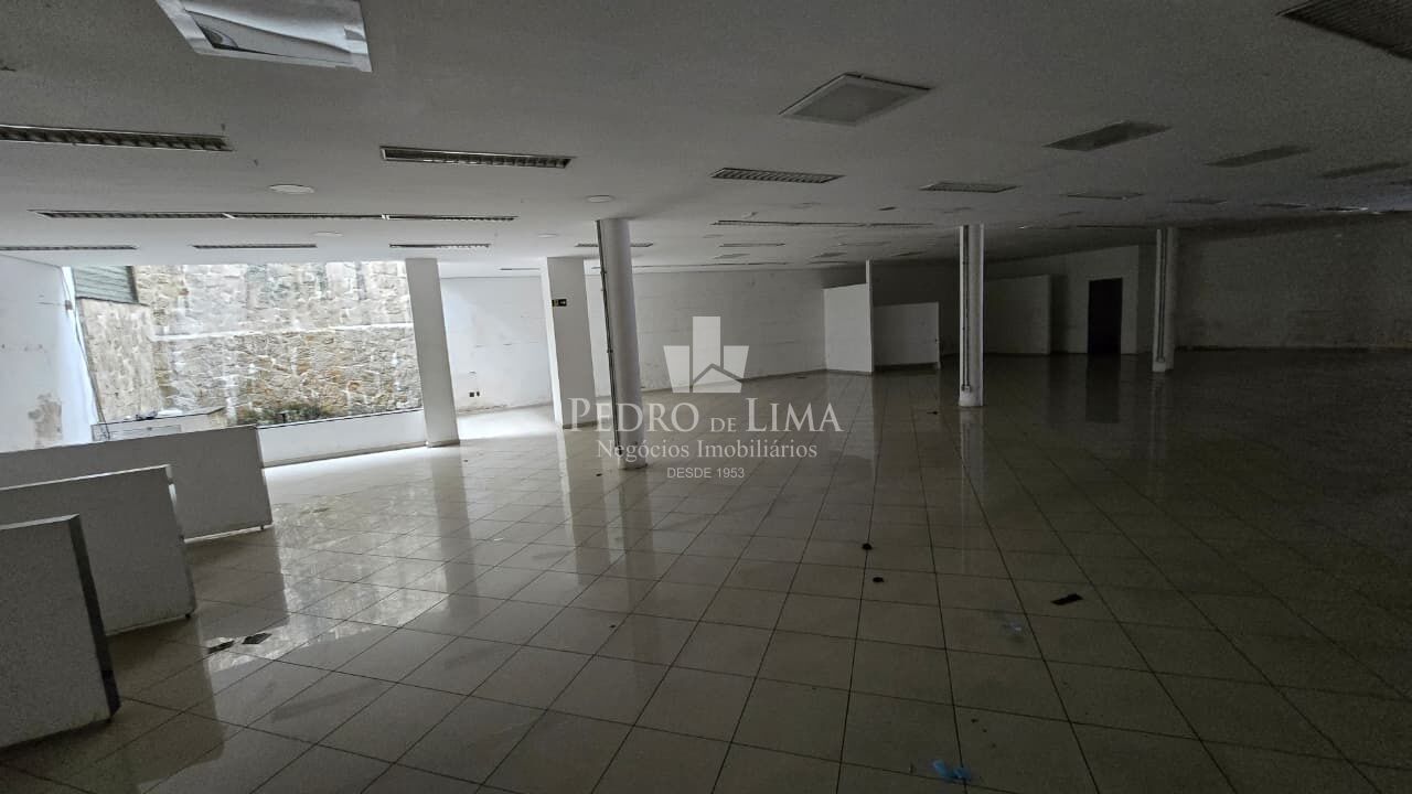 Loja com sobreloja de 1350m² acesso 2 ruas, Toda em piso frio, Fica no coração da Ponte Rasa  