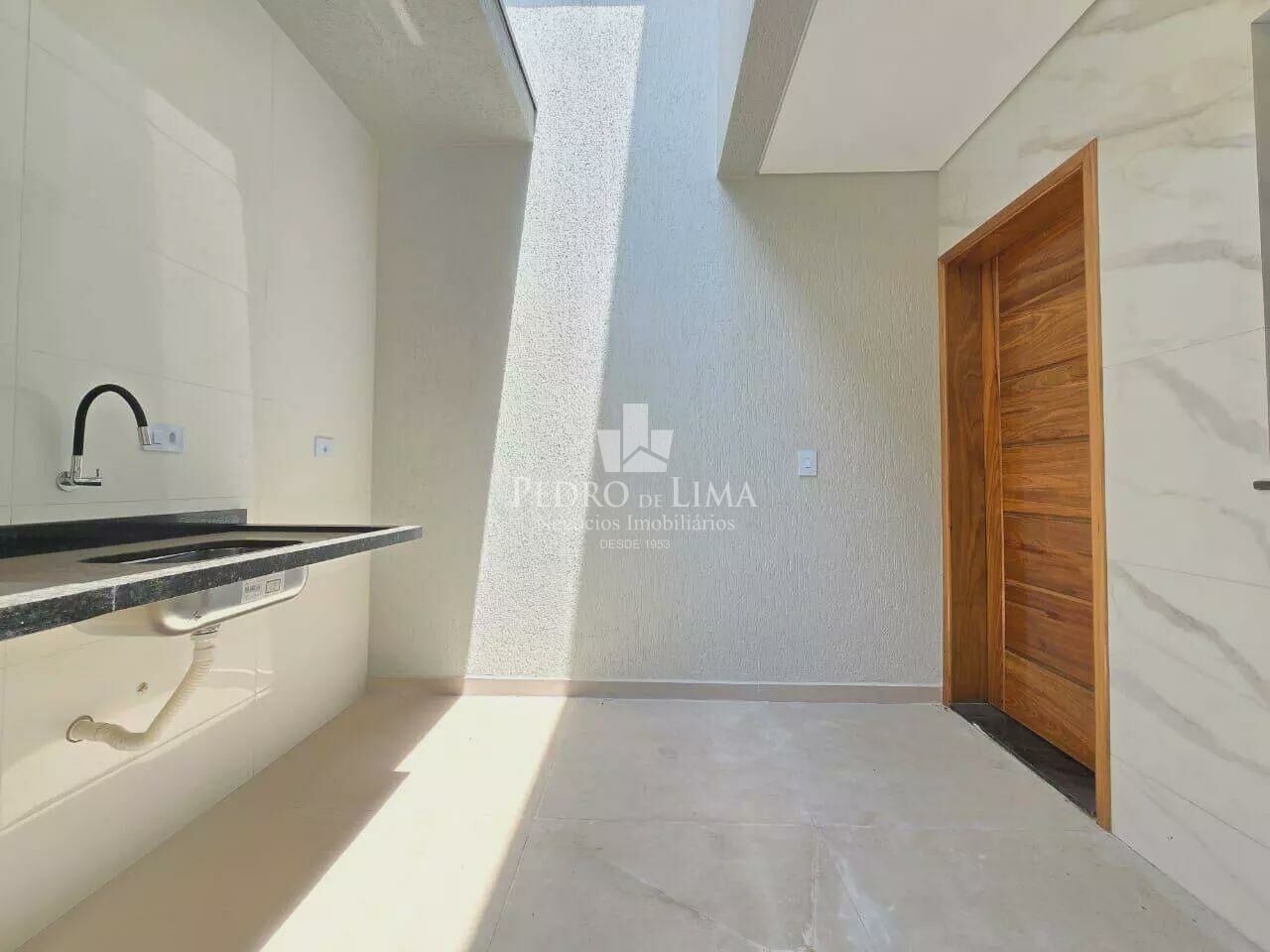 Sobrado frontal  3 dormitórios sendo 1 suíte, 2 vagas, quintal e 120 m² na Ponte Rasa  