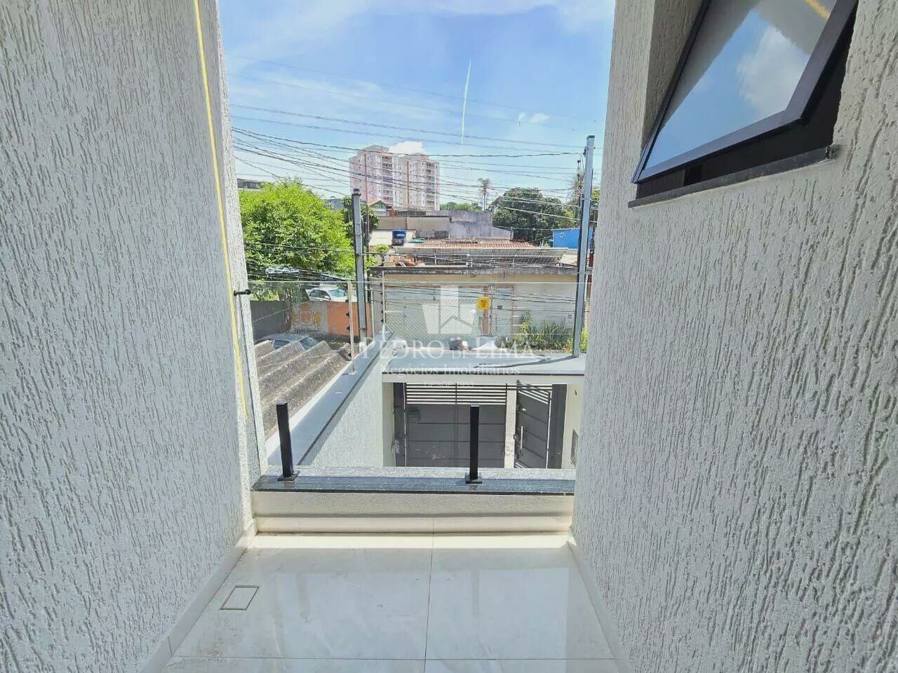 Sobrado frontal  3 dormitórios sendo 1 suíte, 2 vagas, quintal e 120 m² na Ponte Rasa  