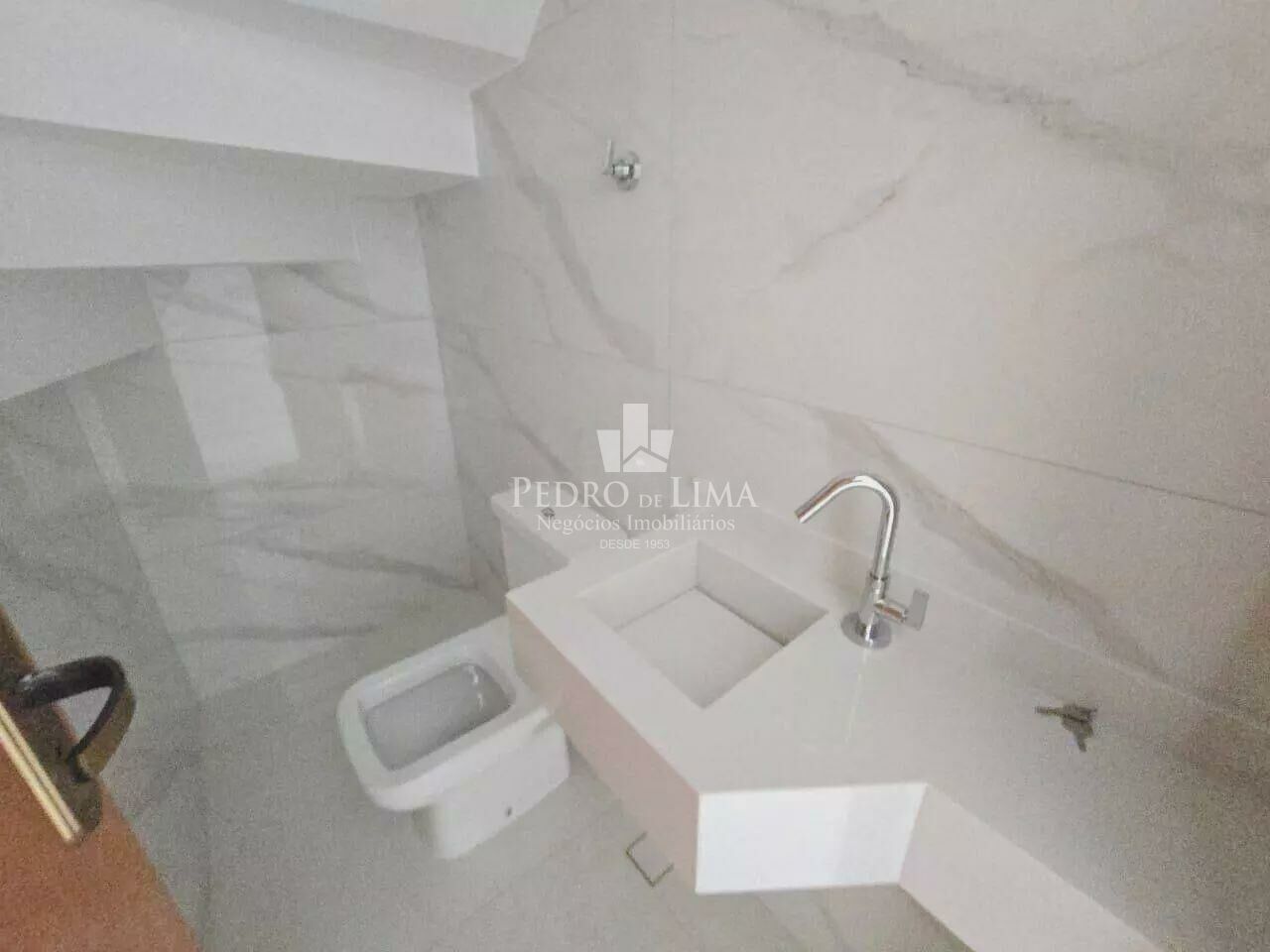 Sobrado frontal  3 dormitórios sendo 1 suíte, 2 vagas, quintal e 120 m² na Ponte Rasa  