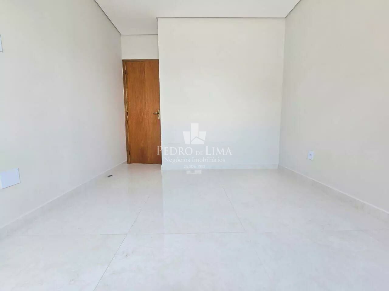 Sobrado frontal  3 dormitórios sendo 1 suíte, 2 vagas, quintal e 120 m² na Ponte Rasa  
