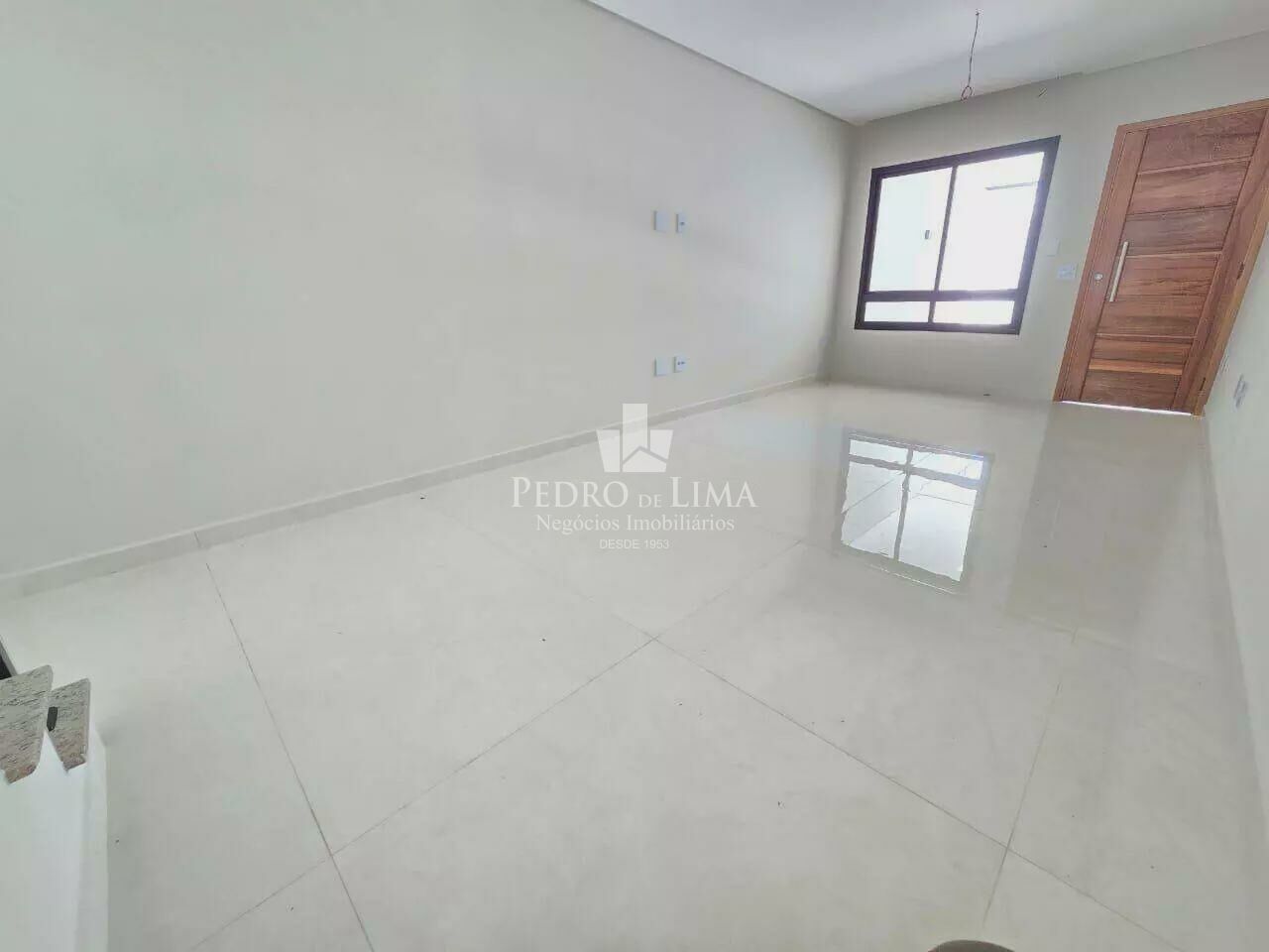 Sobrado frontal  3 dormitórios sendo 1 suíte, 2 vagas, quintal e 120 m² na Ponte Rasa  