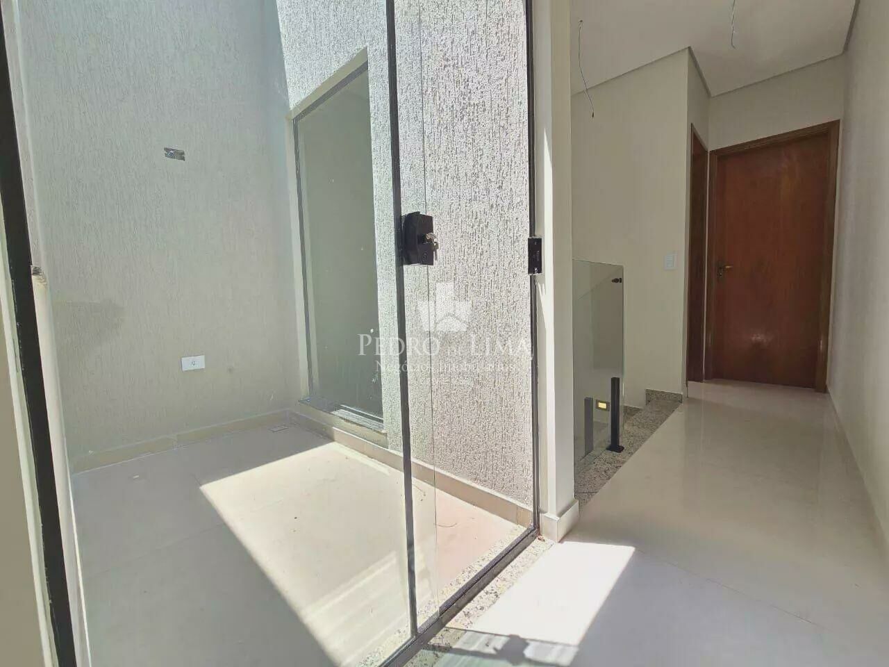 Sobrado frontal  3 dormitórios sendo 1 suíte, 2 vagas, quintal e 120 m² na Ponte Rasa  