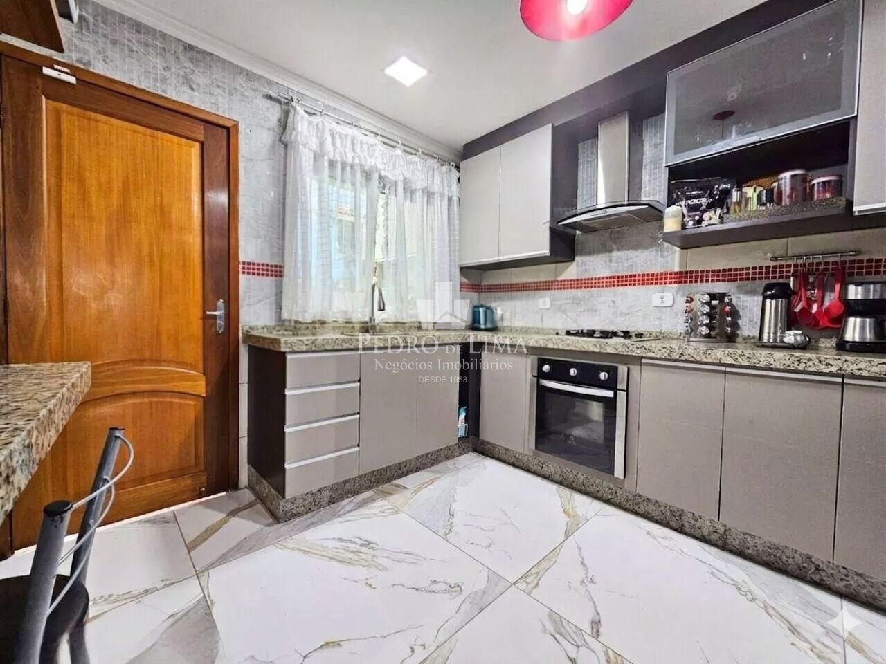 Sobrado frontal 3 dormitórios sendo 1 suíte, 2 vagas, piscina e 115 m² na Ponte Rasa