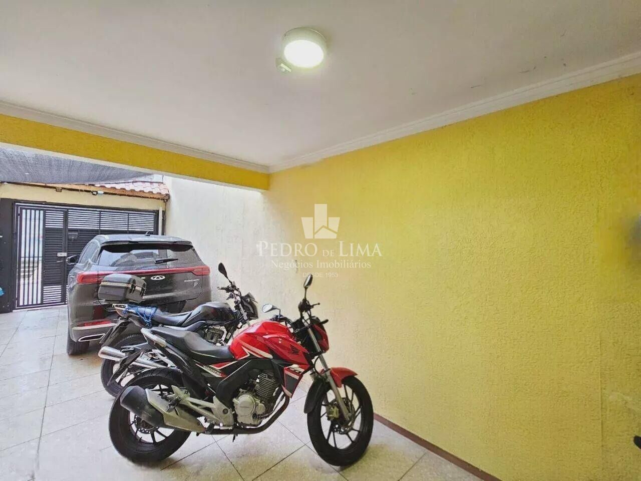Sobrado frontal 3 dormitórios sendo 1 suíte, 2 vagas, piscina e 115 m² na Ponte Rasa