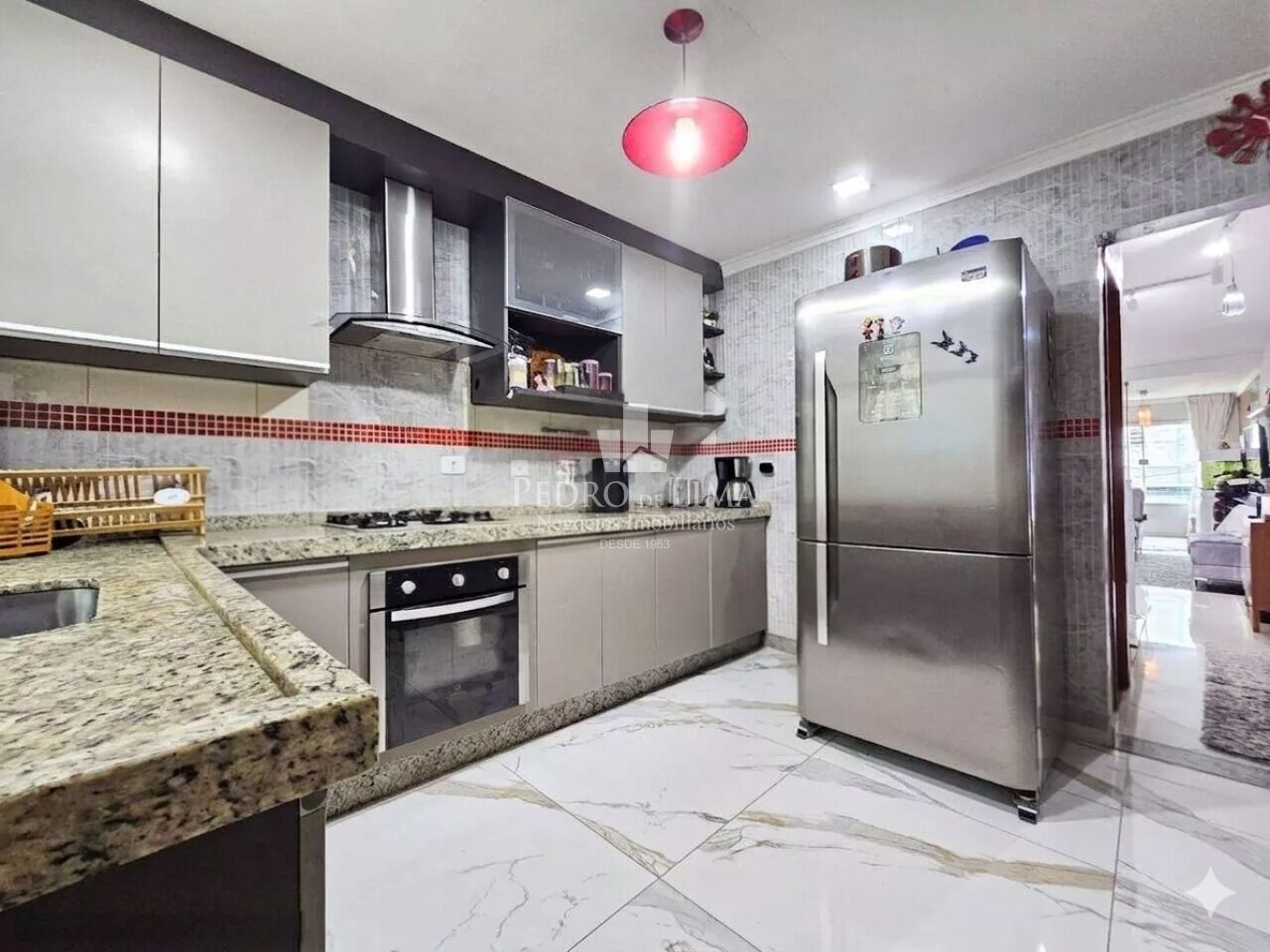 Sobrado frontal 3 dormitórios sendo 1 suíte, 2 vagas, piscina e 115 m² na Ponte Rasa