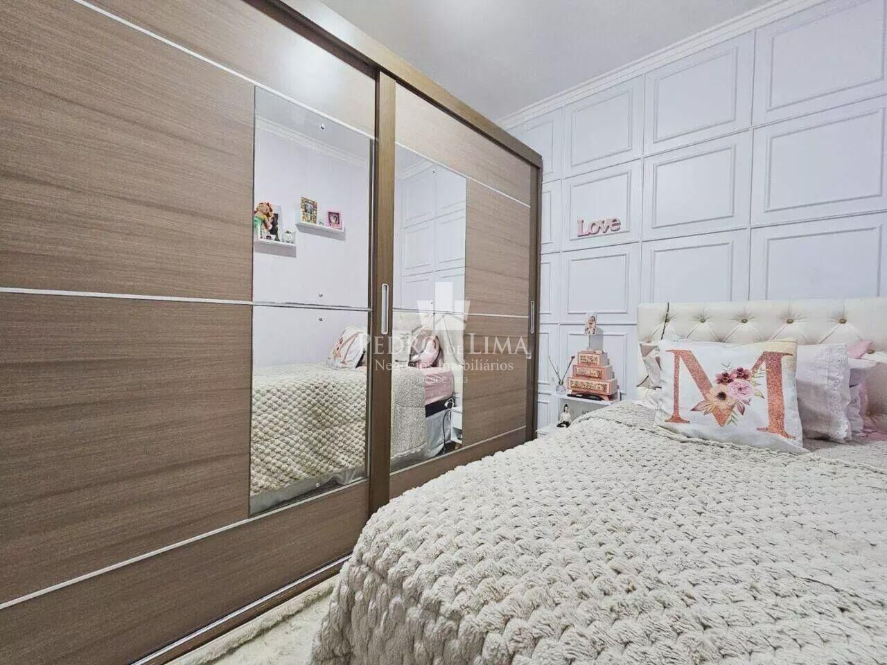 Sobrado frontal 3 dormitórios sendo 1 suíte, 2 vagas, piscina e 115 m² na Ponte Rasa
