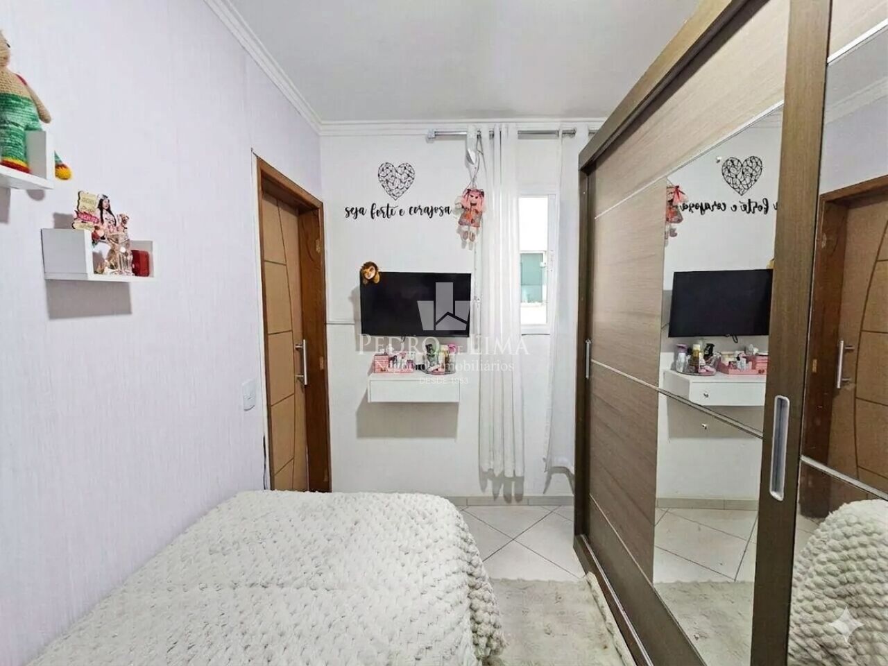 Sobrado frontal 3 dormitórios sendo 1 suíte, 2 vagas, piscina e 115 m² na Ponte Rasa