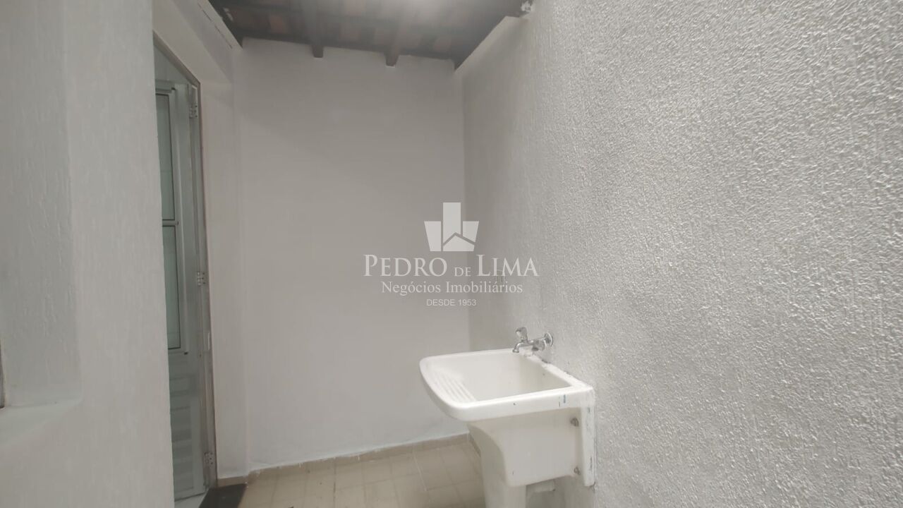 Sobrado em condomínio fechado com 60 m², 2 quartos e vaga na Vila Ré.
