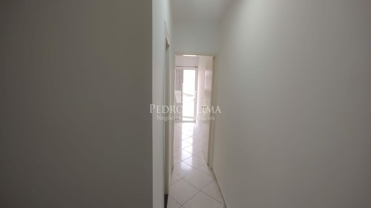 Sobrado em condomínio fechado com 60 m², 2 quartos e vaga na Vila Ré.