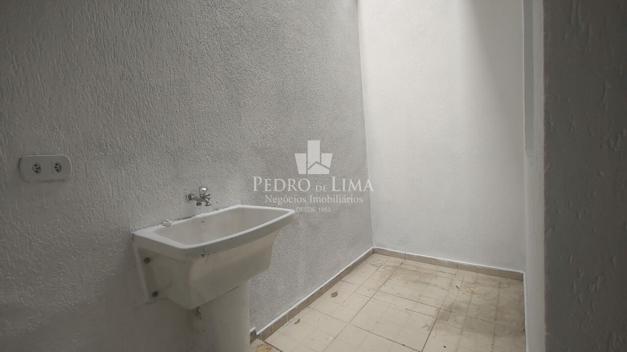 Sobrado em condomínio fechado com 60 m², 2 quartos e vaga na Vila Ré.