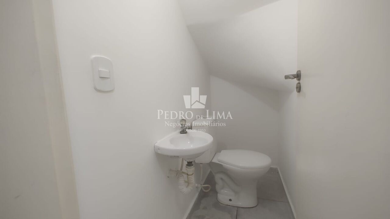 Sobrado em condomínio fechado com 60 m², 2 quartos e vaga na Vila Ré.