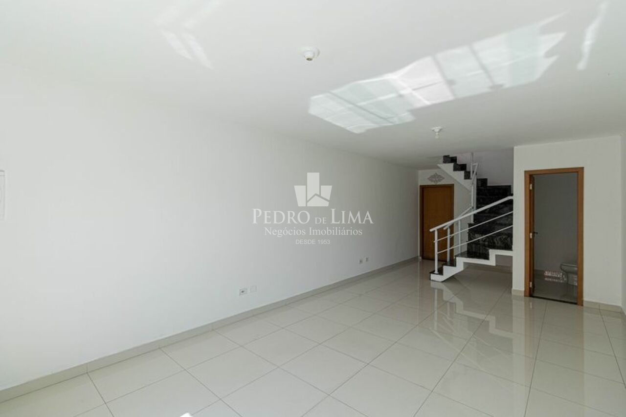 imagem do imovel Sobrado frontal 204m² na Vila Guilhermina, 3 quartos sendo 1 suíte e 4 vagas de garagem. ref: PE45263