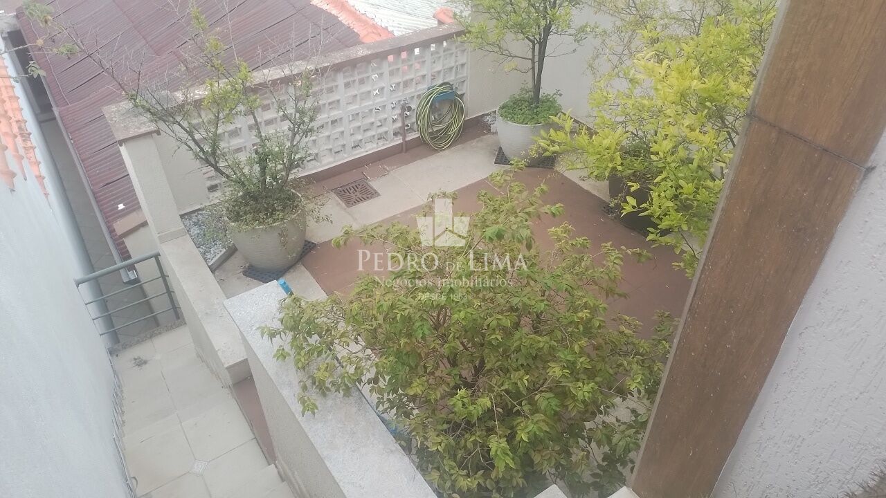 Terreno com duas casas térreas na Penha