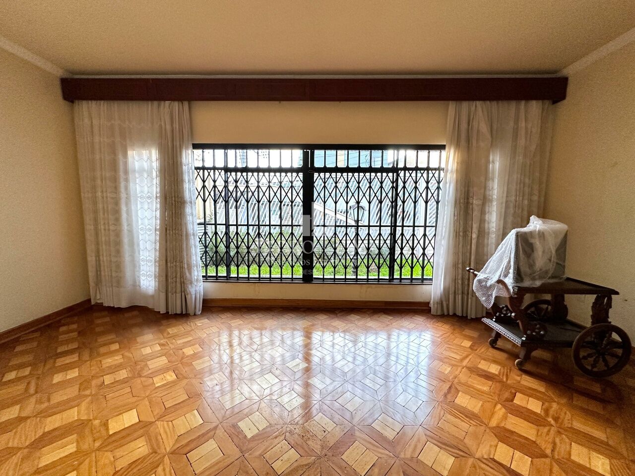 imagem do imovel Casa térrea, 3 dormitórios sendo 1 suíte, 2 vagas, quintal e 400 m² na Penha  ref: PE45278