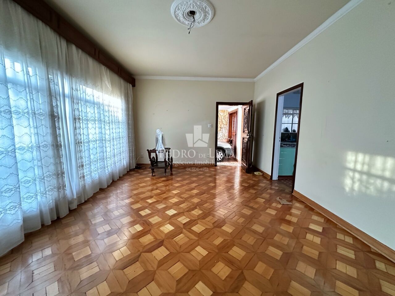 imagem do imovel Casa térrea, 3 dormitórios sendo 1 suíte, 2 vagas, quintal e 400 m² na Penha  ref: PE45278