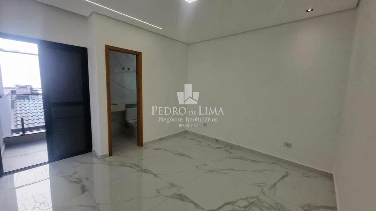 Sobrado frontal 3 dormitórios sendo 3 suítes,  área Gourmet e  2 vagas, na Vila Ré.