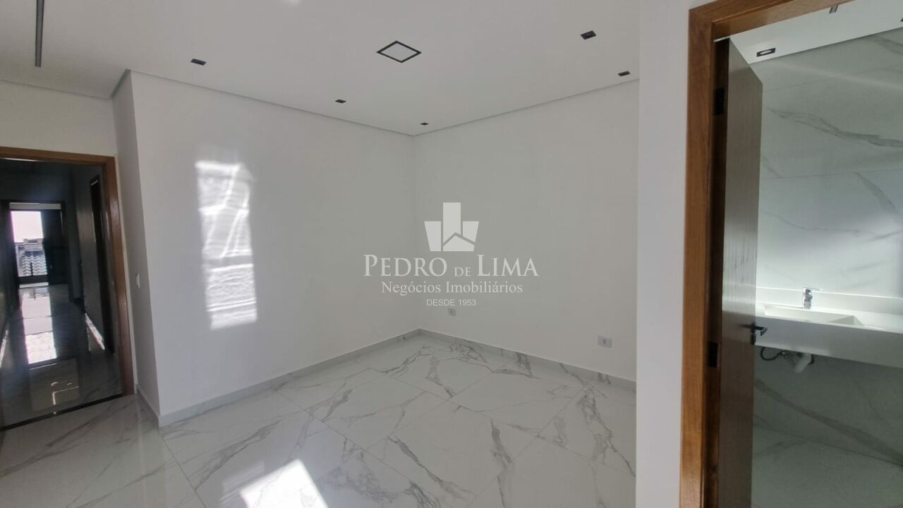 Sobrado frontal 3 dormitórios sendo 3 suítes,  área Gourmet e  2 vagas, na Vila Ré.