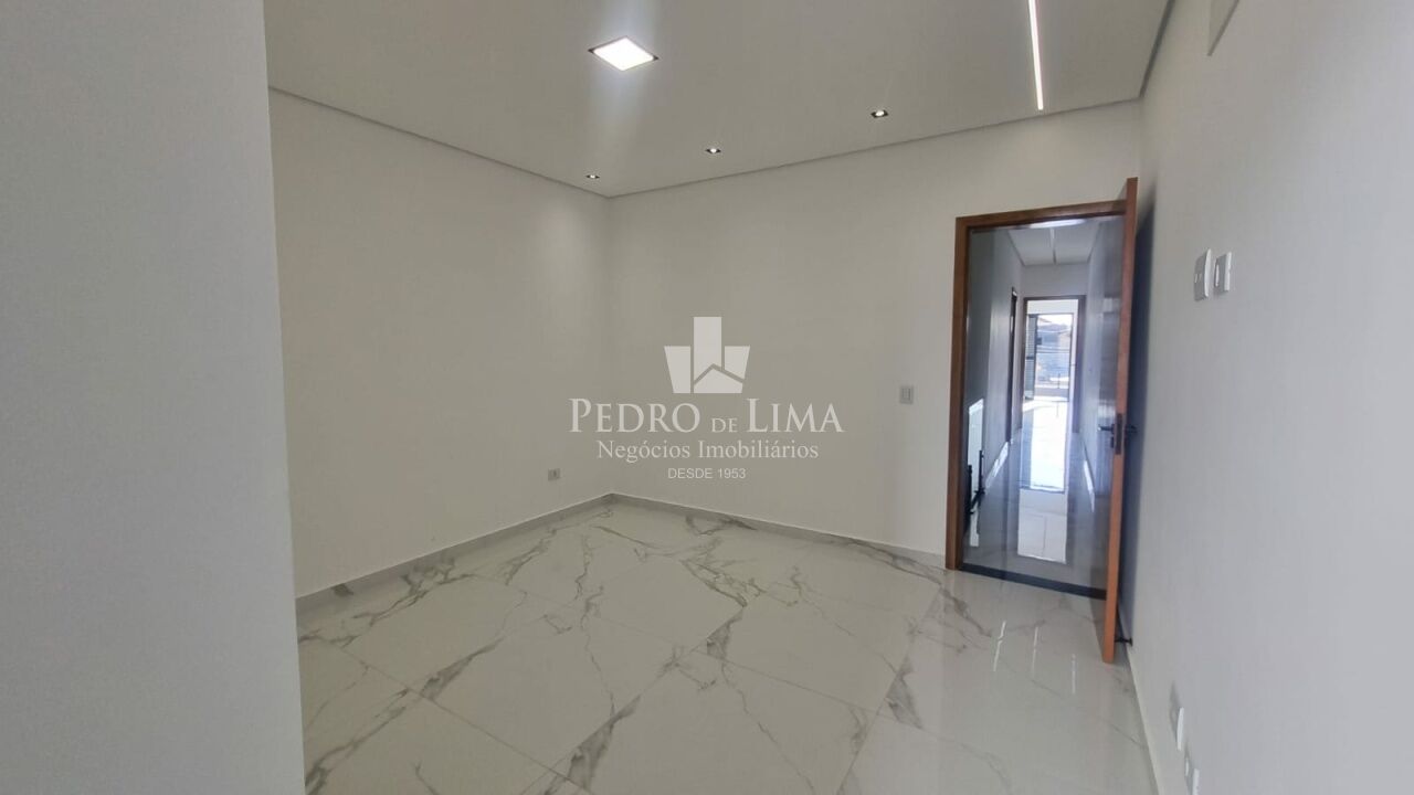 Sobrado frontal 3 dormitórios sendo 3 suítes,  área Gourmet e  2 vagas, na Vila Ré.