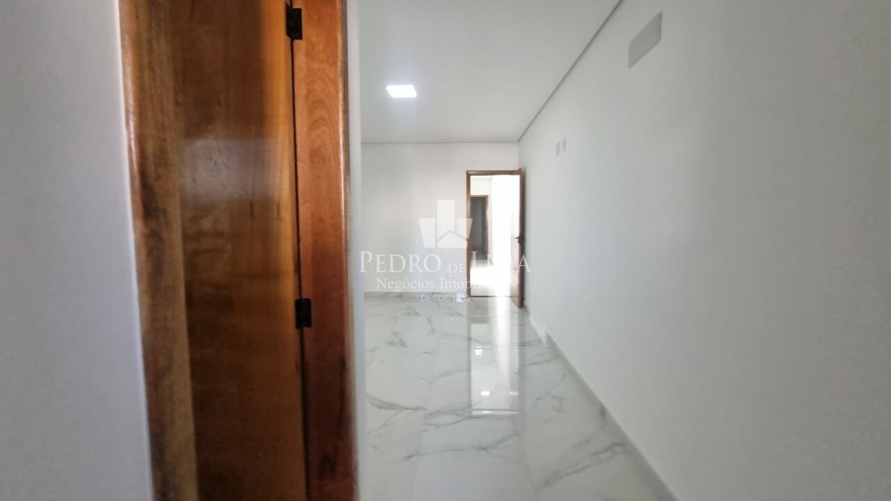 Sobrado frontal 3 dormitórios e 2 vagas na Vila Ré