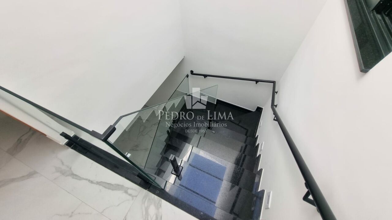 Sobrado frontal 3 dormitórios e 2 vagas na Vila Ré