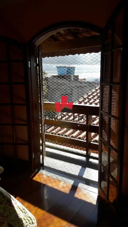Sobrado com 3 dormitórios e 4 vagas Jardim Paineira