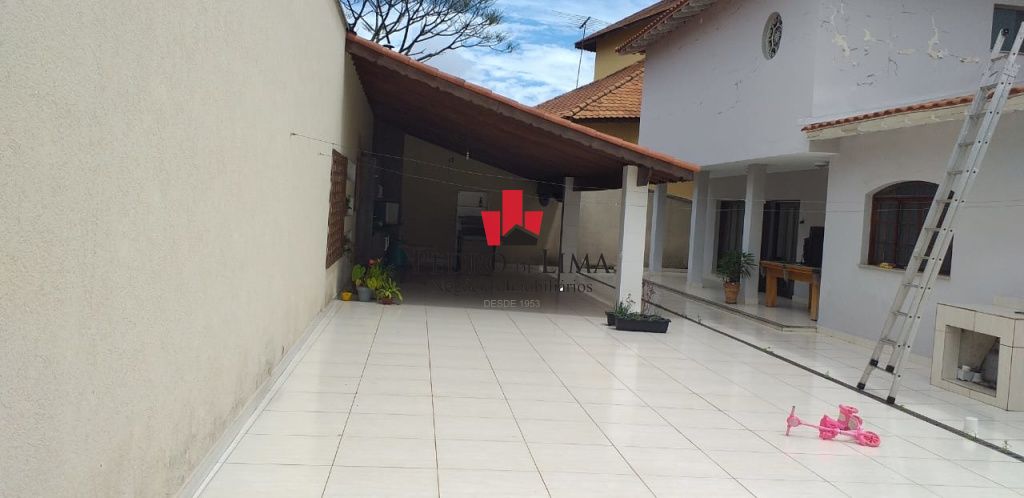 Sobrado Frontal, 3 dormitórios, 1 Suíte, 6 vagas, Vila Guilhermina