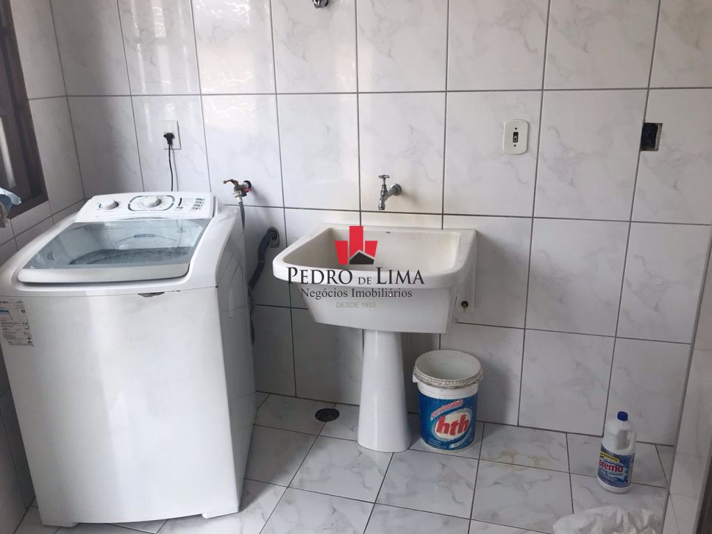 Sobrado Frontal, 3 dormitórios, 1 Suíte, 6 vagas, Vila Guilhermina