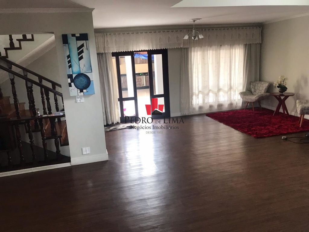 Sobrado Frontal, 3 dormitórios, 1 Suíte, 6 vagas, Vila Guilhermina