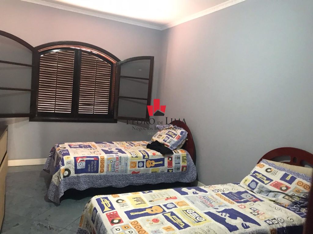 Sobrado Frontal, 3 dormitórios, 1 Suíte, 6 vagas, Vila Guilhermina