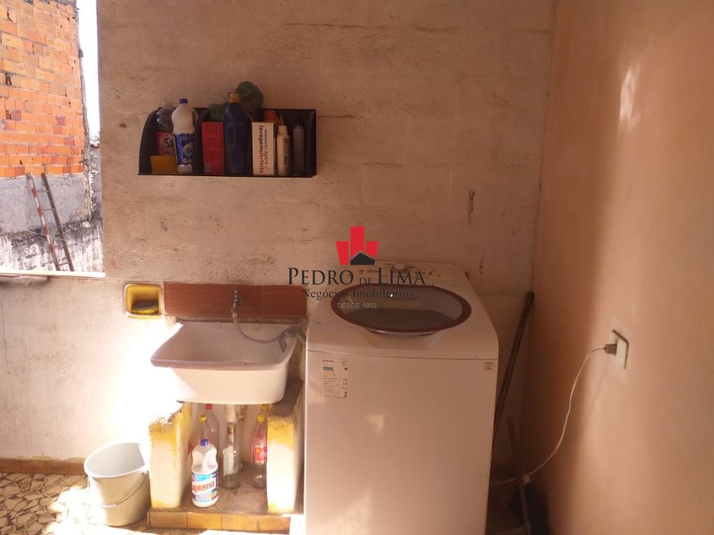 Casa Térrea com grande espaço para construir outro imóvel - Jardim Itápolis 