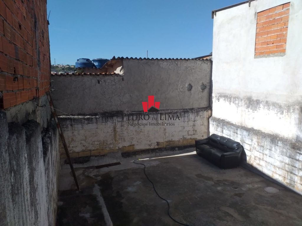 Casa Térrea com grande espaço para construir outro imóvel - Jardim Itápolis 