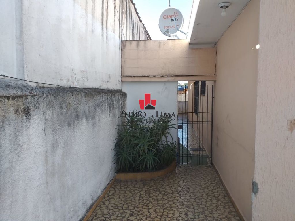 Casa Térrea com grande espaço para construir outro imóvel - Jardim Itápolis 