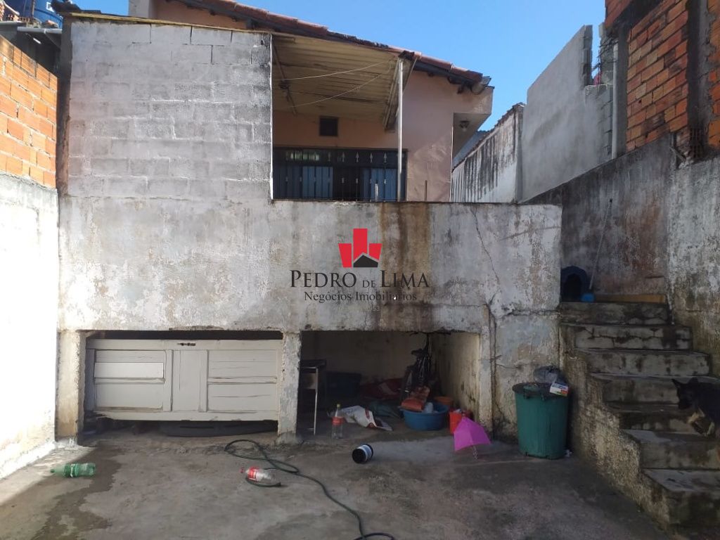 Casa Térrea com grande espaço para construir outro imóvel - Jardim Itápolis 