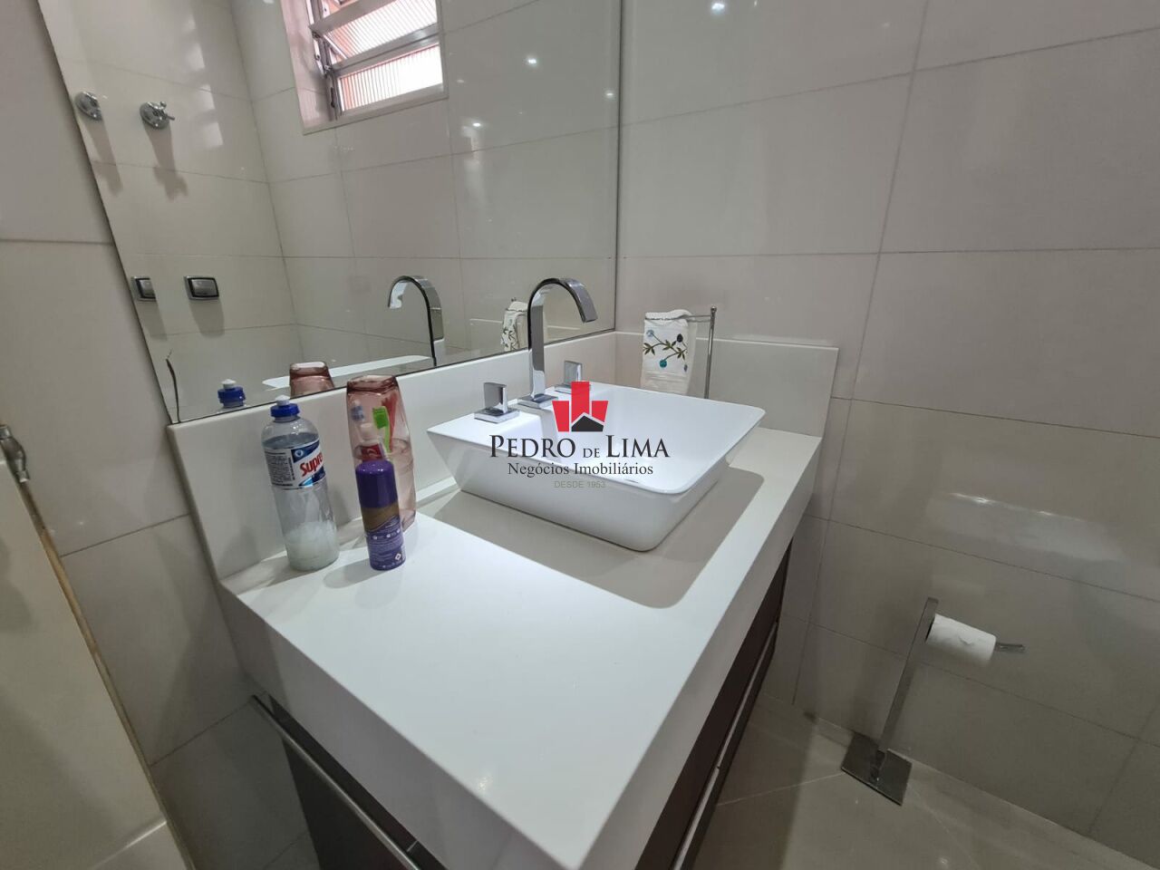 Condomínio Monte Serrat. Apartamento no Tatuapé  2 quartos, 2 banheiros e 1 Vaga 
