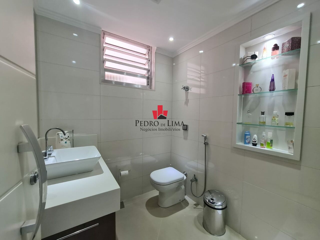 Condomínio Monte Serrat. Apartamento no Tatuapé  2 quartos, 2 banheiros e 1 Vaga 